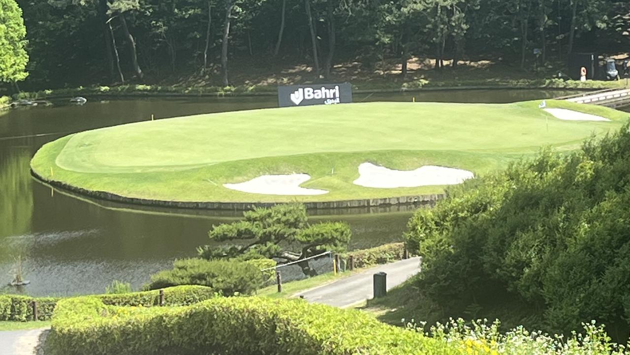 画像: 会場はアシアドカントリークラブ。各所に池が配置されているが、距離は比較的短め