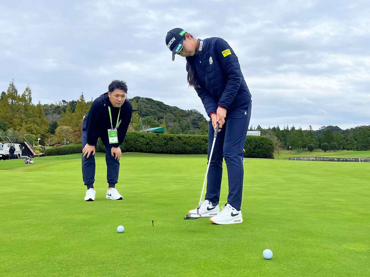 画像: パッティング専門コーチ・平田智（左）