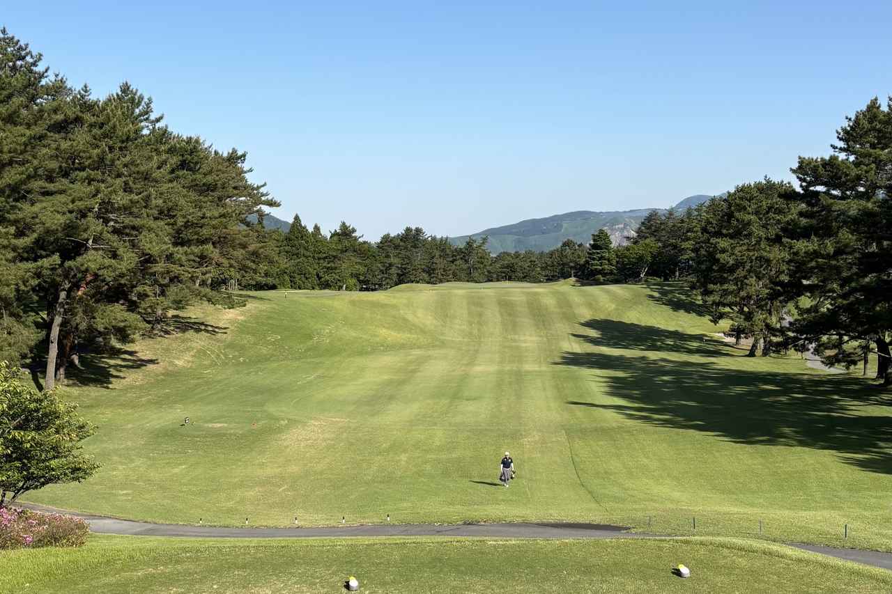 画像: 熊本ゴルフ倶樂部 阿蘇湯の谷コース No.1（330Y・P4）