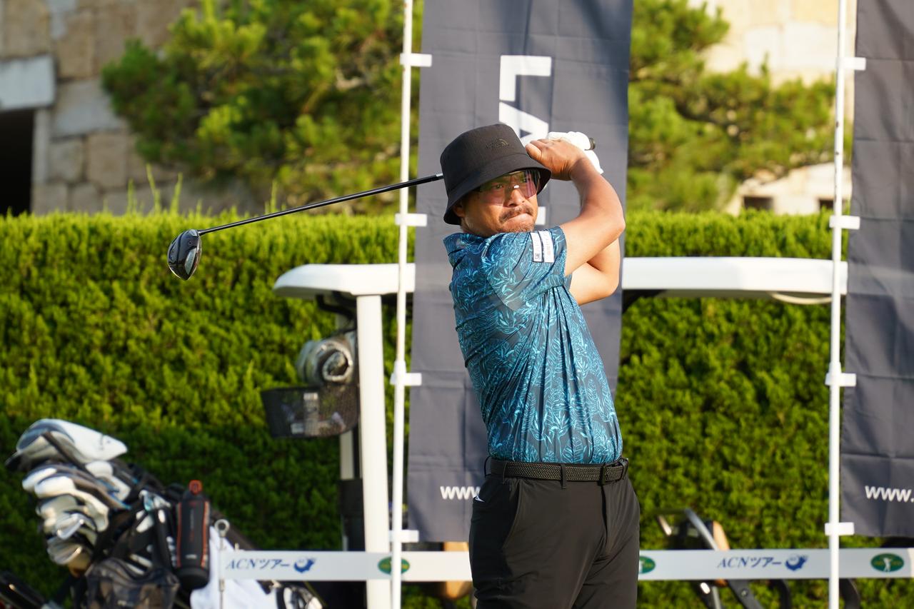 画像: 藤島征次が「64」の猛チャージで90位から首位タイに浮上! 伴翔太郎と並んで最終日へ【ACNツアー】 - みんなのゴルフダイジェスト