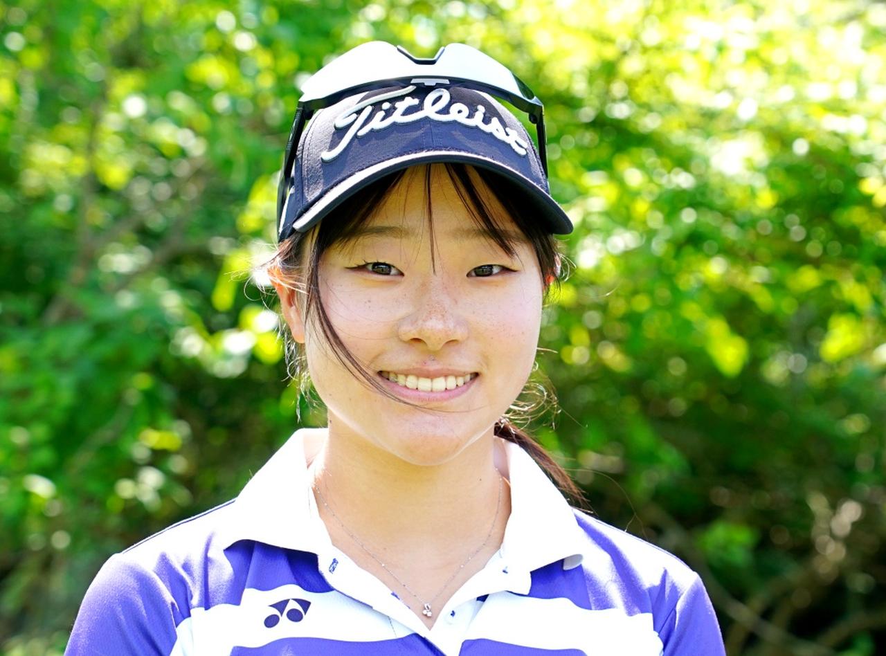 画像: 2日目6アンダーで2位タイに浮上した片岡彩実里。「あみり」は「海外で活躍したときに呼びやすいように名づけられました」と、将来米女子ツアーでの活躍を見据えている