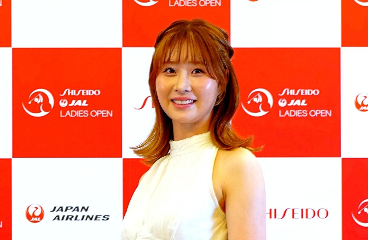 画像: 白のドレス姿を披露した都玲華（撮影/岡沢裕行）