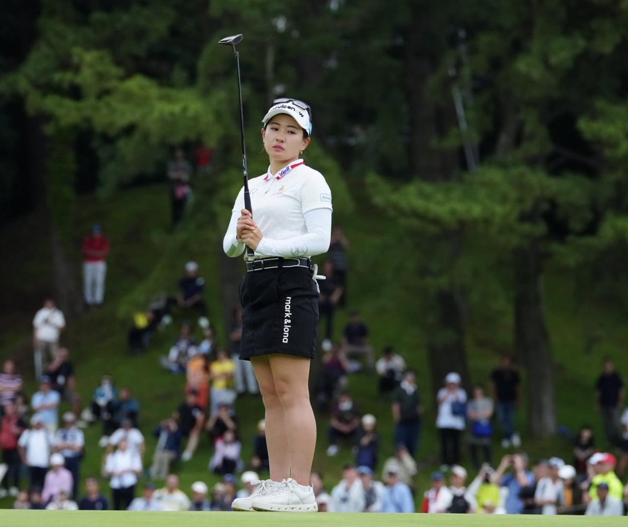 画像: パットが惜しくも決まらず、優勝を逃した永井