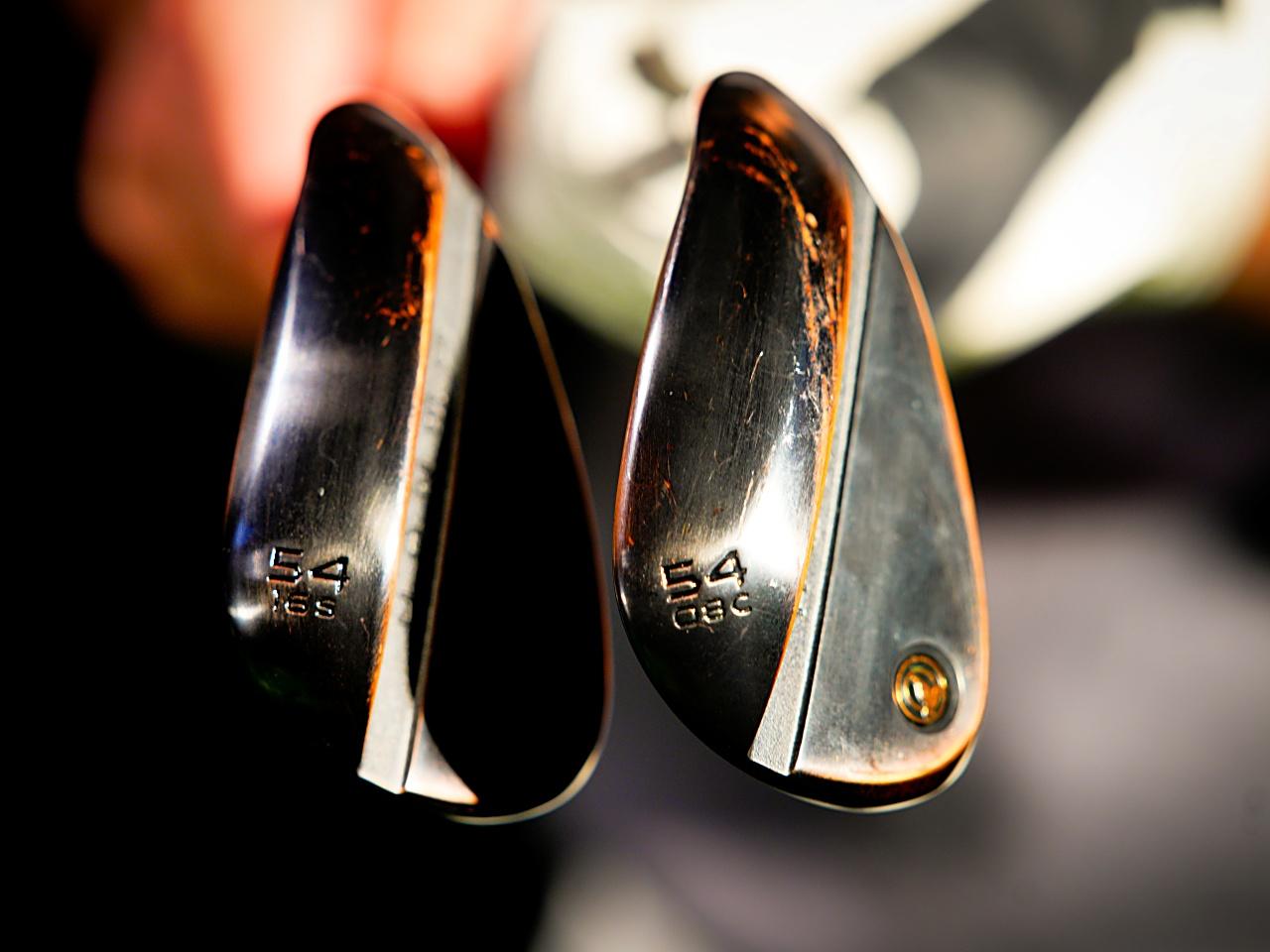 画像: HONMA WEDGEのロフト54度、16Sと08Cソール。54度と56度がこの2つのソール
