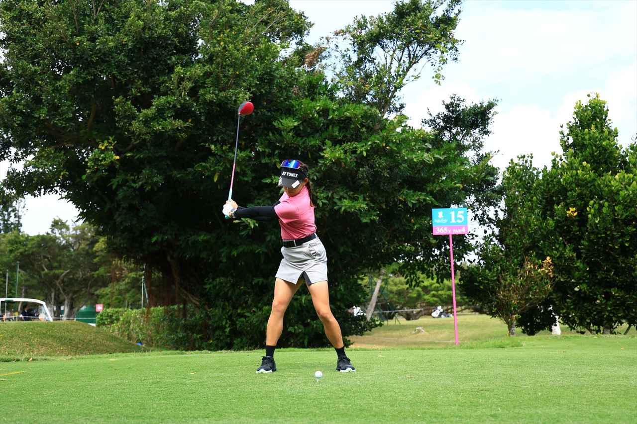 画像 : 3番目の画像 - 【写真10枚】岩井千怜の正面ドライバーショット（2026年ダイキンオーキッドレディス・撮影／大澤進二） - みんなのゴルフダイジェスト