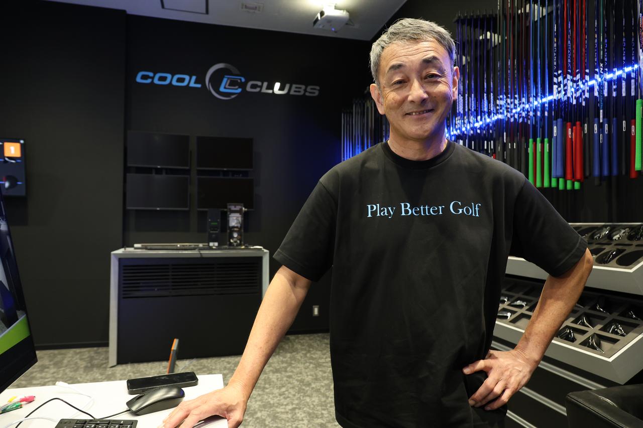 画像: 平野義裕さん。東京の練習場・スイング碑文谷内のフィッティングスタジオ「クールクラブス」代表。プロ、アマチュア問わず、そのフィッティング技術への信頼は厚い