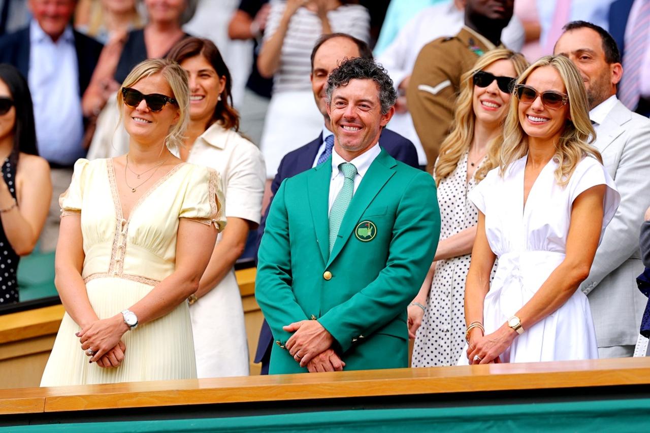 画像: グリーンジャケットでウィンブルドン観戦するローリー・マキロイ(PHOTO/Getty Images)