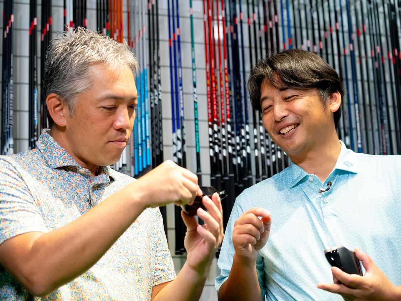 画像: 左)石井良介プロ 右)タイトリスト ゴルフクラブ マーケティング シニアマネージャー 根津博嗣氏