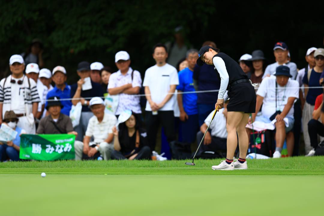画像: 6アンダーの「66」で15位タイまで上り詰めた勝みなみ(撮影/大澤進二)