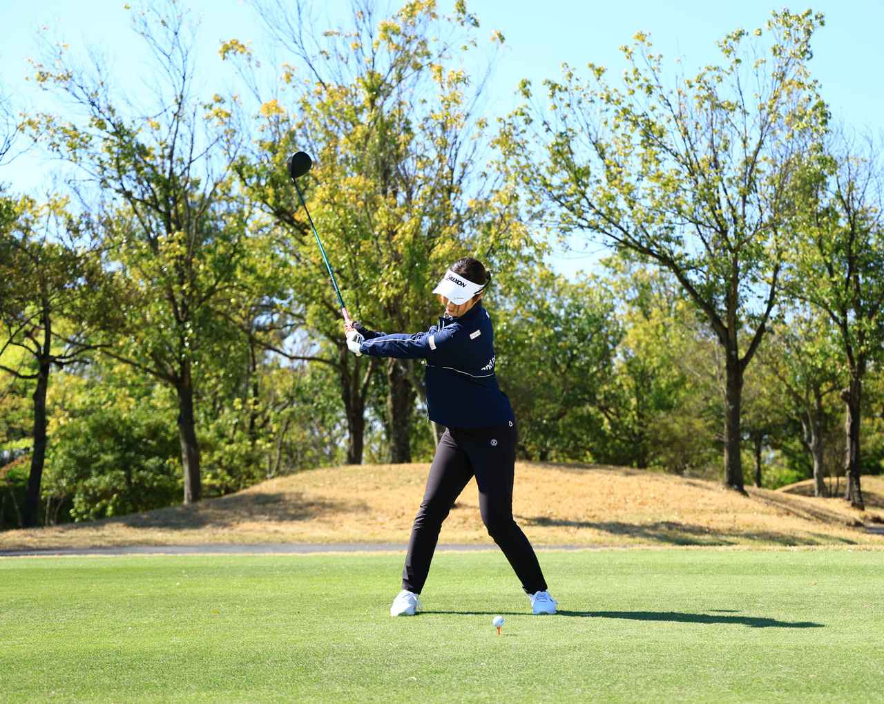 画像 : 3番目の画像 - 【連続写真10枚】都玲華、ドライバーショット正面（撮影／大澤進二） - みんなのゴルフダイジェスト