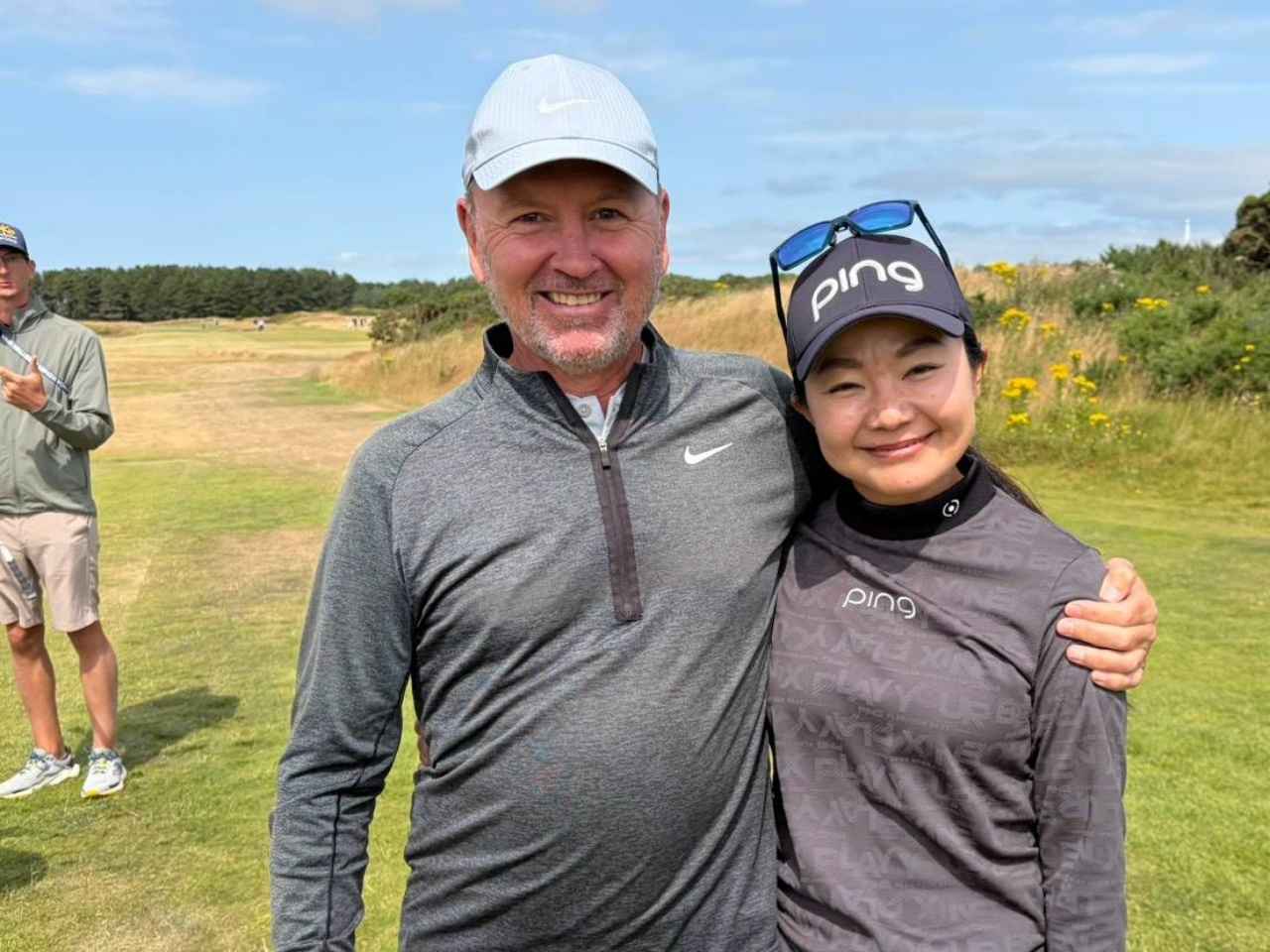 画像: 宮里藍のキャディを長年していたミックさんと。「今のメインは欧州男子のキャディかな。今週は、アリヤ(・ジュタヌガーン)のバッグを担ぐそうです」