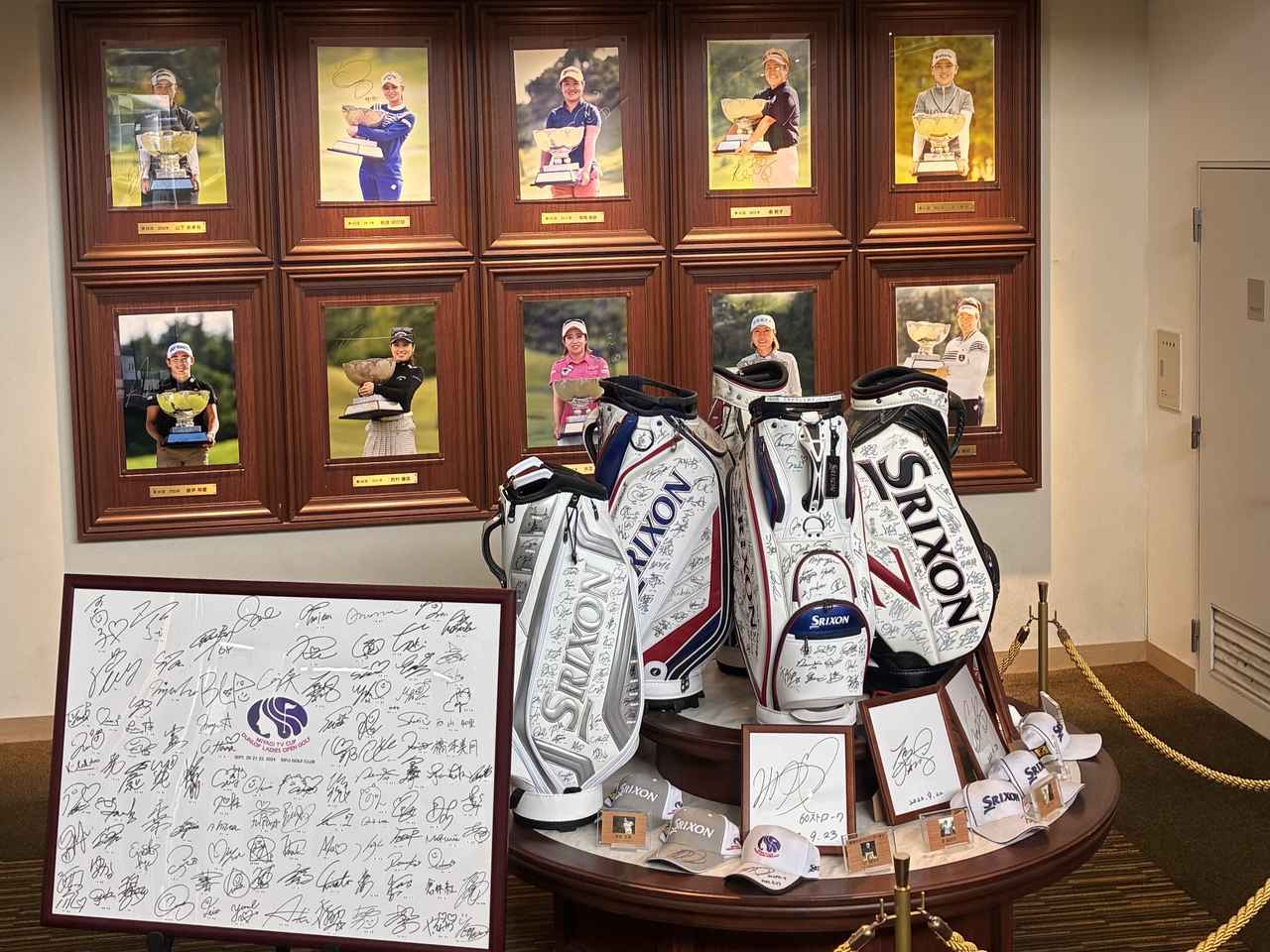 画像: 利府ゴルフ倶楽部。トーナメント会場らしくクラブハウス内は優勝者のパネルでぎっしり