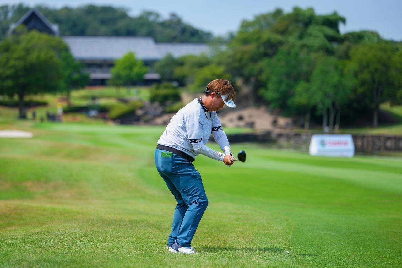 画像 : 6番目の画像 - 【連続写真10枚】福田侑子、勝負を決めたプレーオフ1ホール目セカンドショット（撮影／姉崎正） - みんなのゴルフダイジェスト