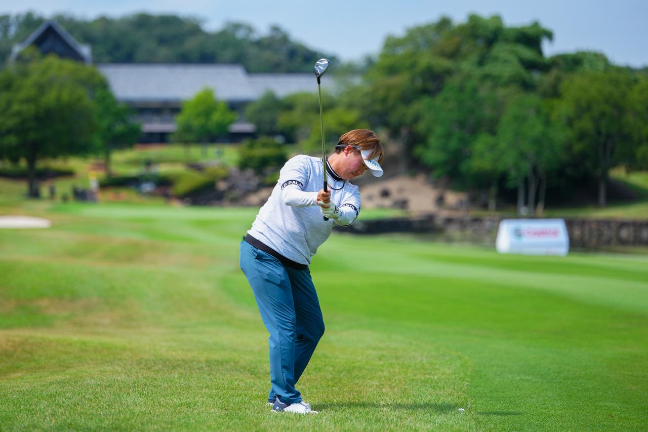 画像 : 3番目の画像 - 【連続写真10枚】福田侑子、勝負を決めたプレーオフ1ホール目セカンドショット（撮影／姉崎正） - みんなのゴルフダイジェスト