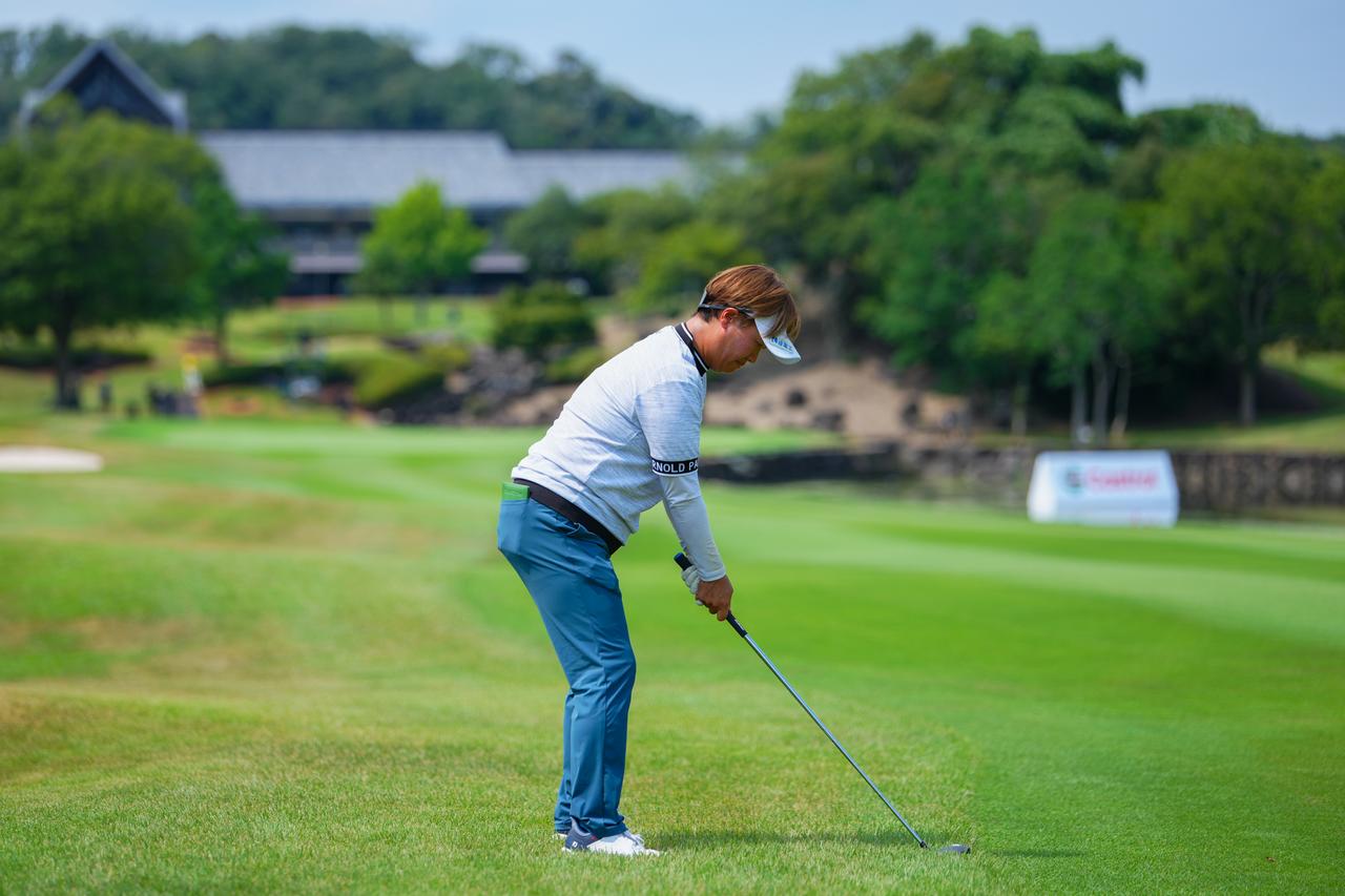 画像 : 1番目の画像 - 【連続写真10枚】福田侑子、勝負を決めたプレーオフ1ホール目セカンドショット（撮影／姉崎正） - みんなのゴルフダイジェスト