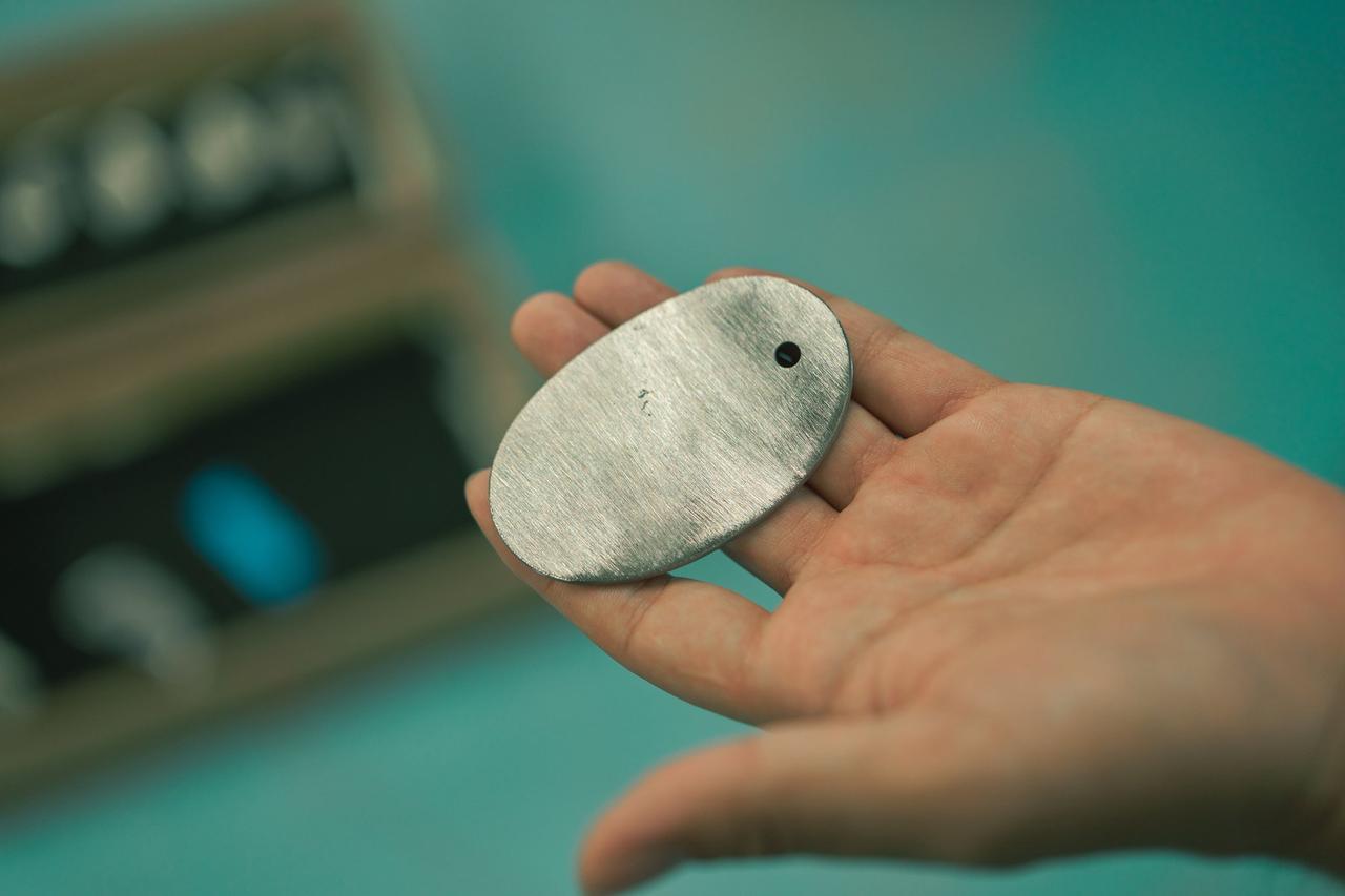 画像: まだ試作段階の「metl.egg」。9月中旬～下旬ごろから「Makuake」にてクラウドファンディングを実施予定