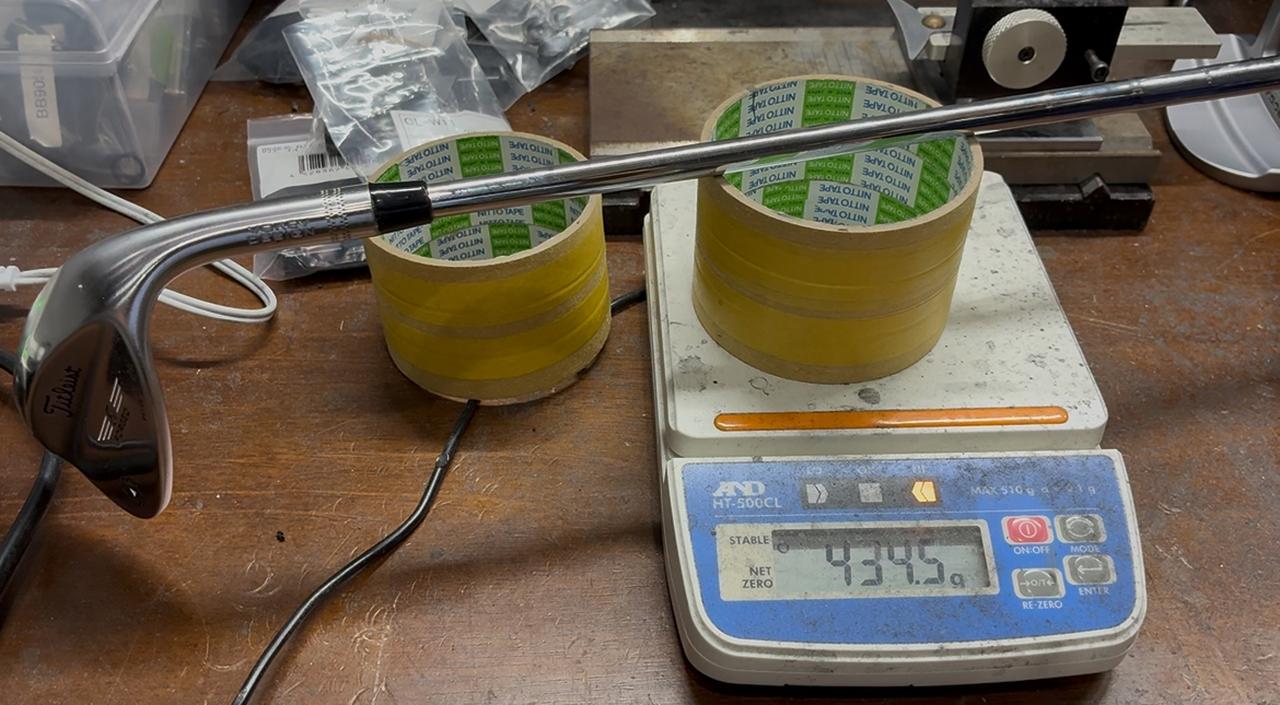 画像: 同じ80グラム帯の軽量スチールですが、58度で比較すると「ゼロス8」は総重量434.5グラム、「NS850neo」(9番用を番手ずらし)は440.5グラム。6グラム増となり、PWからの流れが整いました