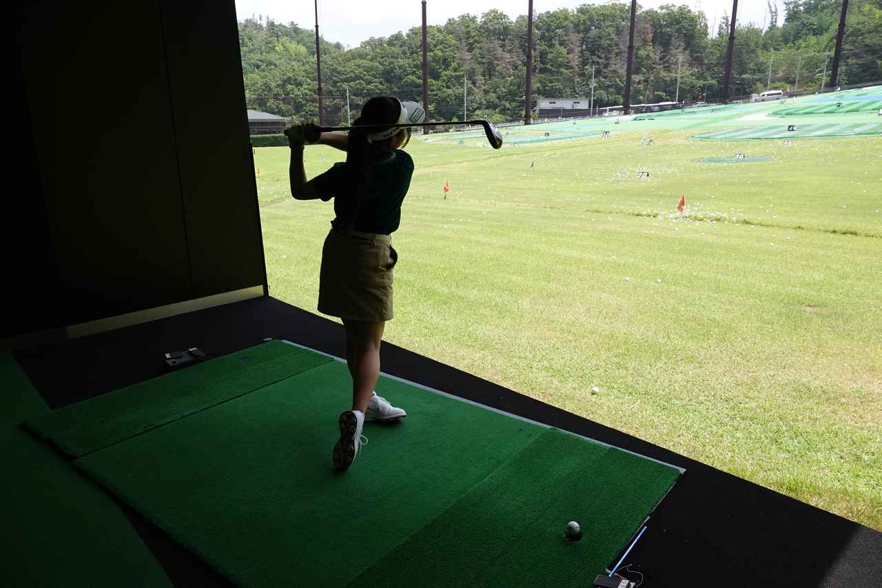 画像: 右端の打席から練習するので、自然とスライスが得意になった