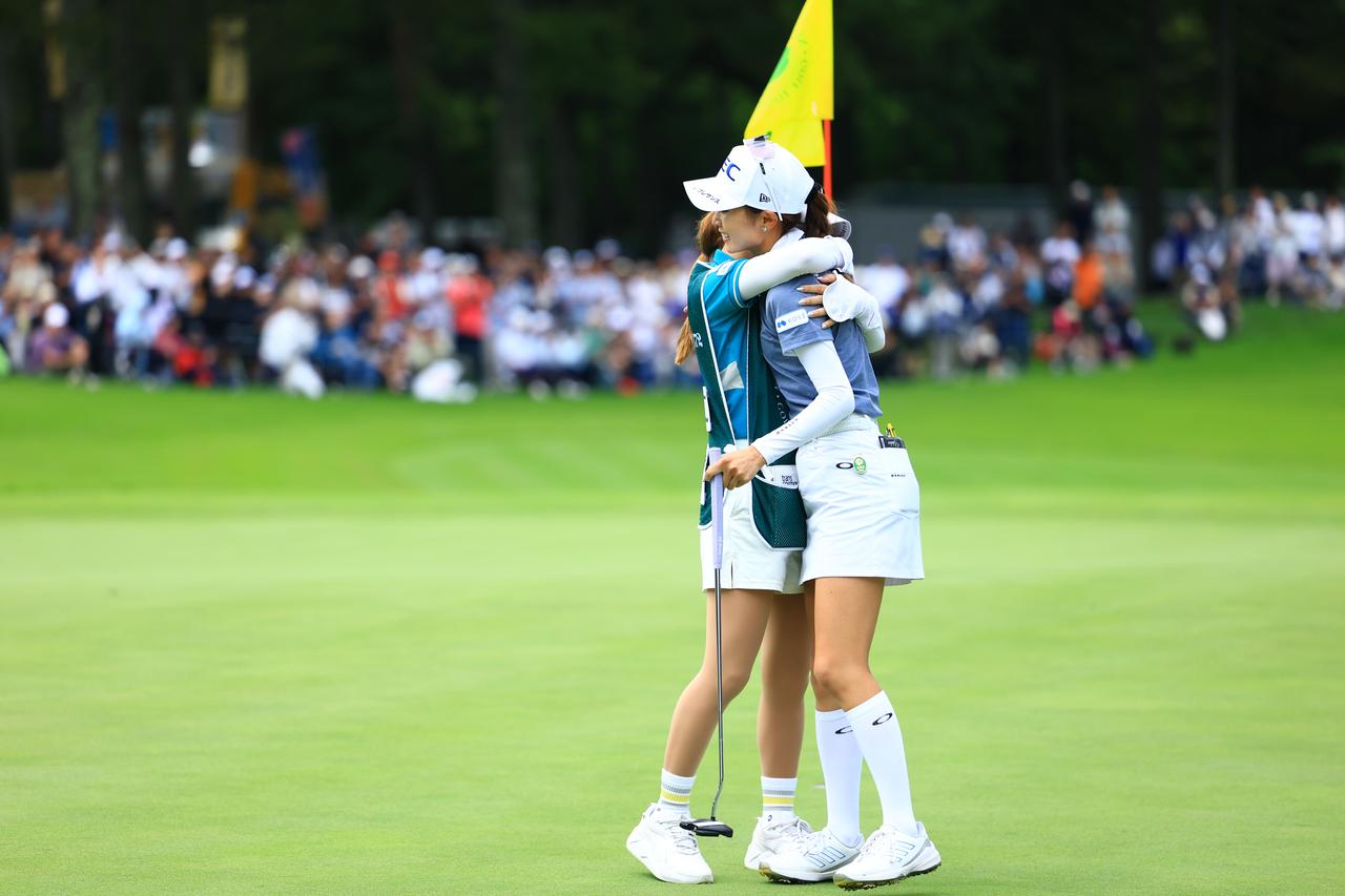 画像: 姉妹コンビ初優勝を、ホステス大会で達成した安田