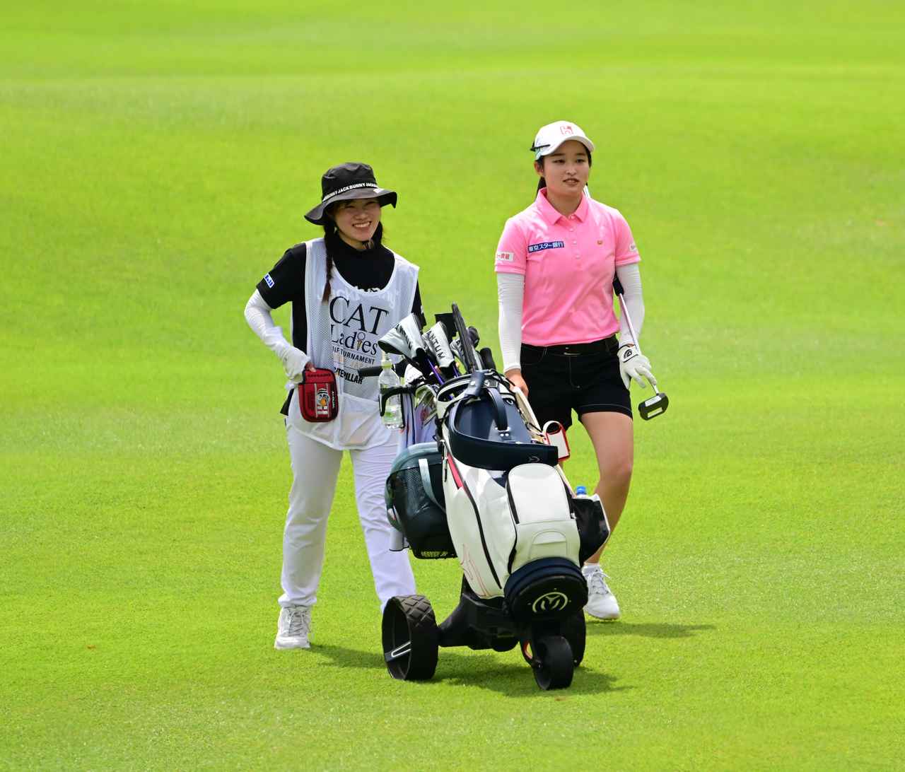 画像: ウー・チャイェンは、仲良しの藤井美羽とタッグを組んでいた