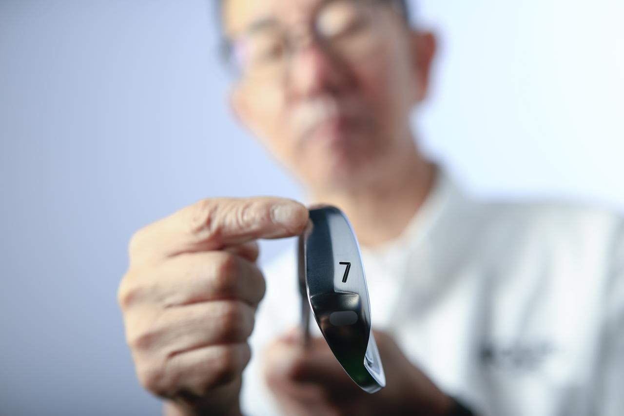 画像: いずれも山型の「ツアーVTソール」の抜けのよさに定評がある