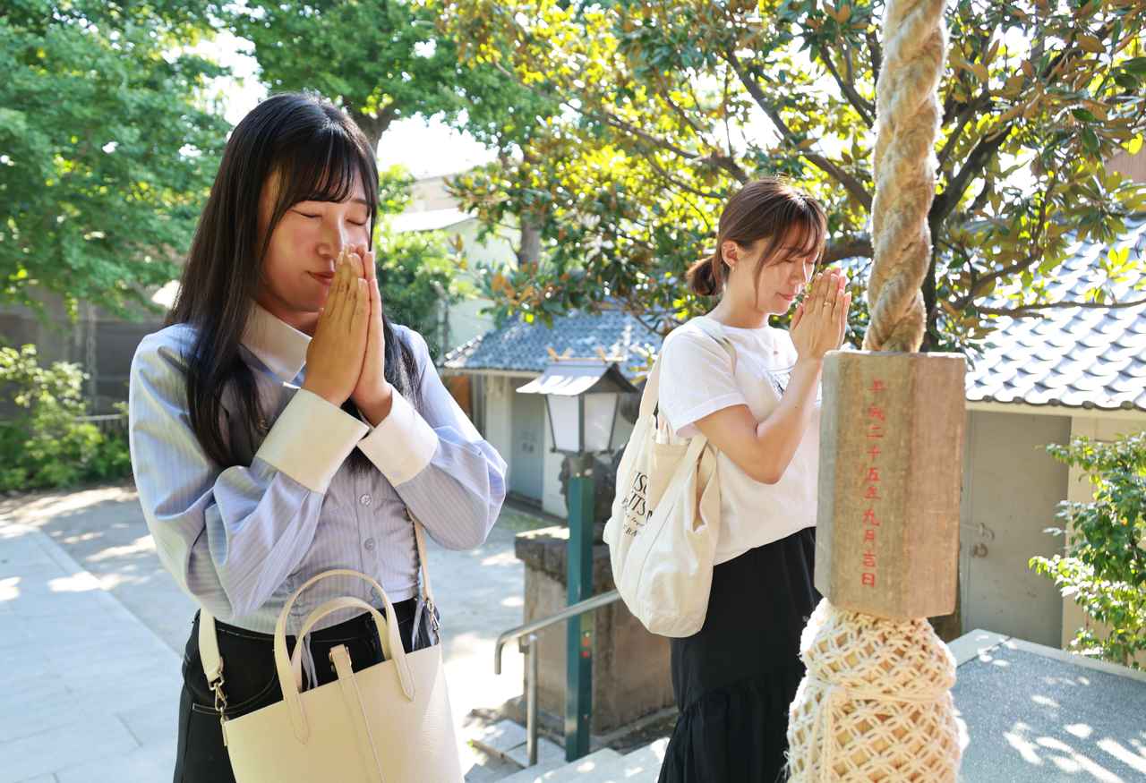 画像: 最後は2人揃って、お願いごと。