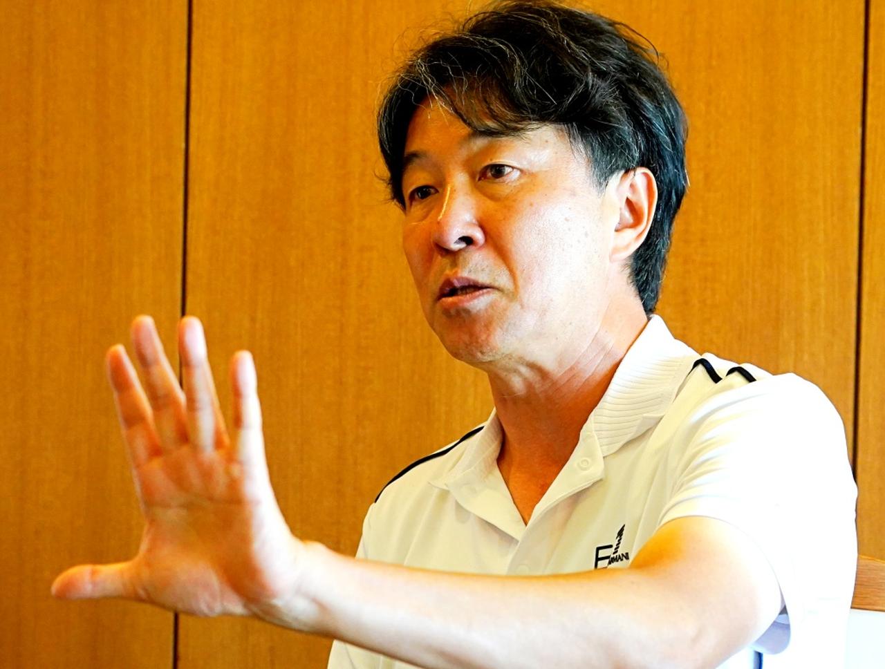 画像: 今後プロゴルファーとして競技ゴルフに出場するという金谷氏