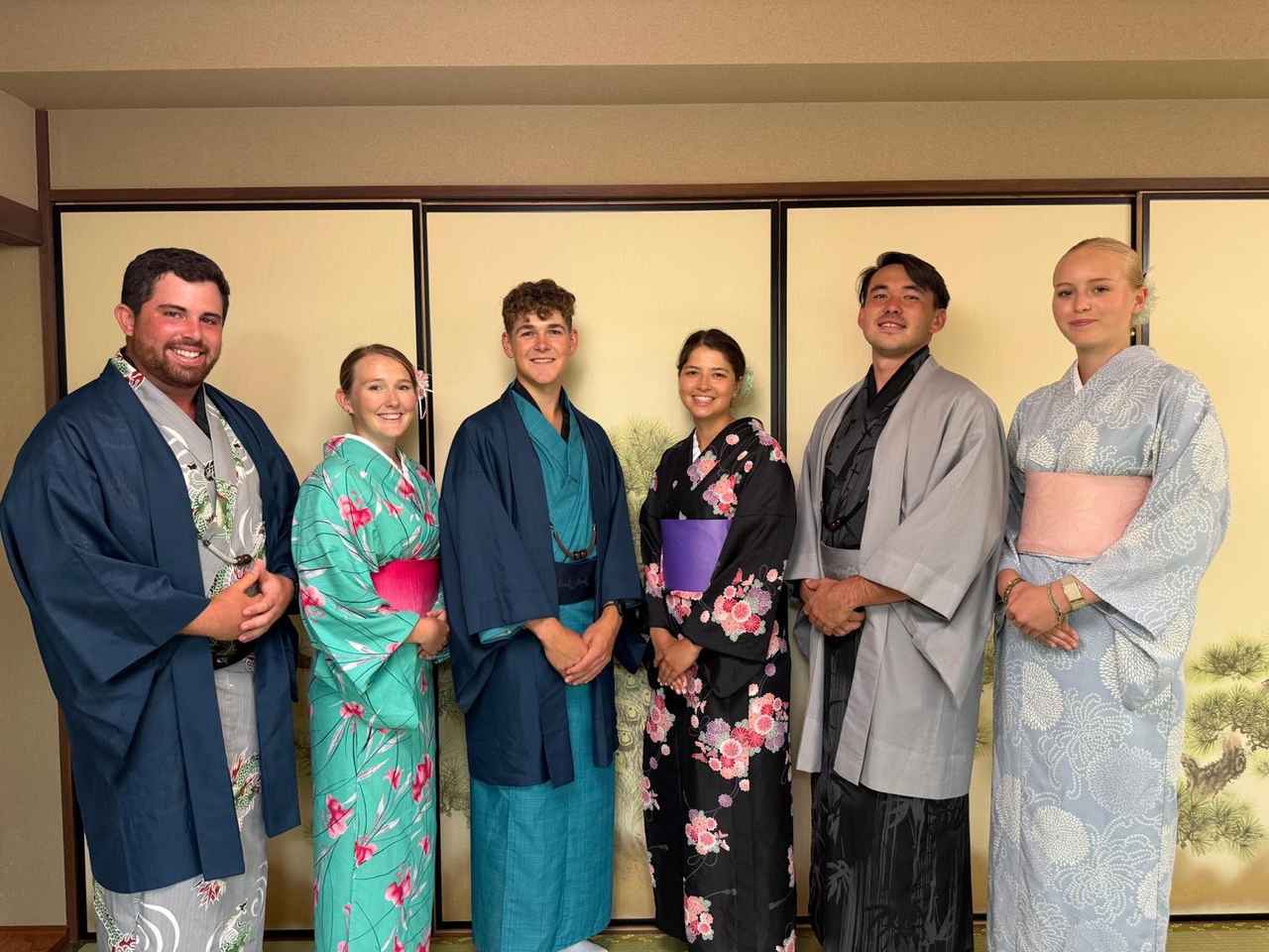 画像: 日本文化を堪能する選手たち（右）。「今回のような経験を、これからの人生に生かしてほしいです」（監督）