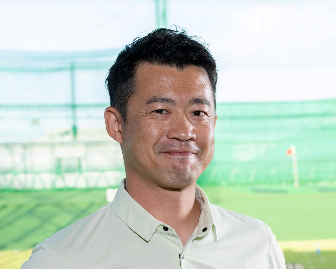 画像: 軸回転の極意はサッカー＆ボウリングの脚使い！ 飛んで曲がらないスウィングを服部公翼プロが解説