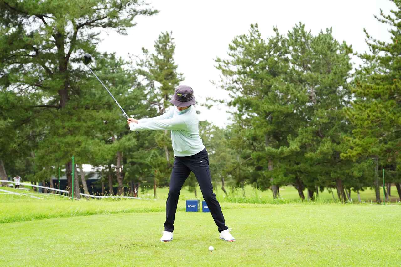 画像 : 3番目の画像 - 【連続写真10枚】日本女子プロで撮り下ろし！ 原英莉花のドライバースウィング正面（撮影／岡沢裕行） - みんなのゴルフダイジェスト
