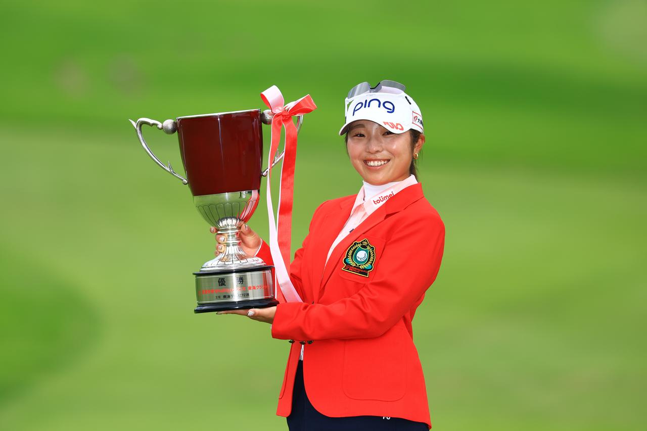 画像: 今季3勝目で、AIG全英女子OPを制して800ptsを加算した桑木志帆の背中が見える位置まで来た