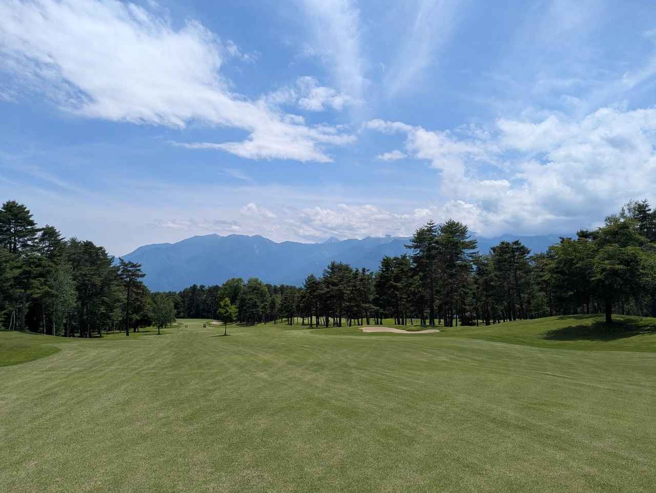 画像: 八ヶ岳、南アルプス、富士山を望むことができる美しい景観を持つが、戦略性も高いコース。「よい空気が吸える」(渡邊)「ラフが長い、何よりグリーンが12フィートですごく難しい」(園田)