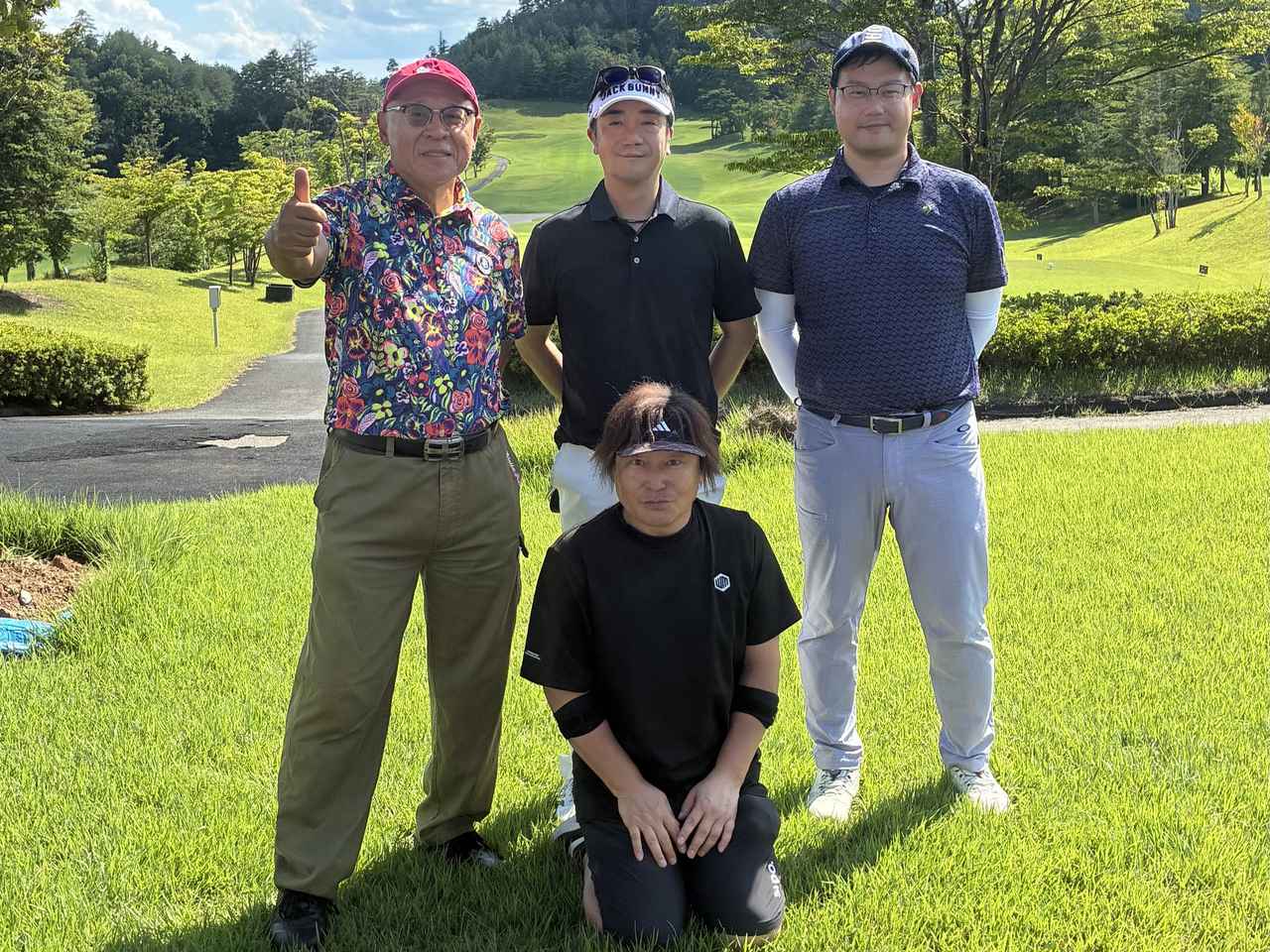 画像: ニューブラッサムガーデンクラブの同伴者のみなさんと。手前斉藤さん、後ろ左からはむいち、齋藤さん、桜田さん