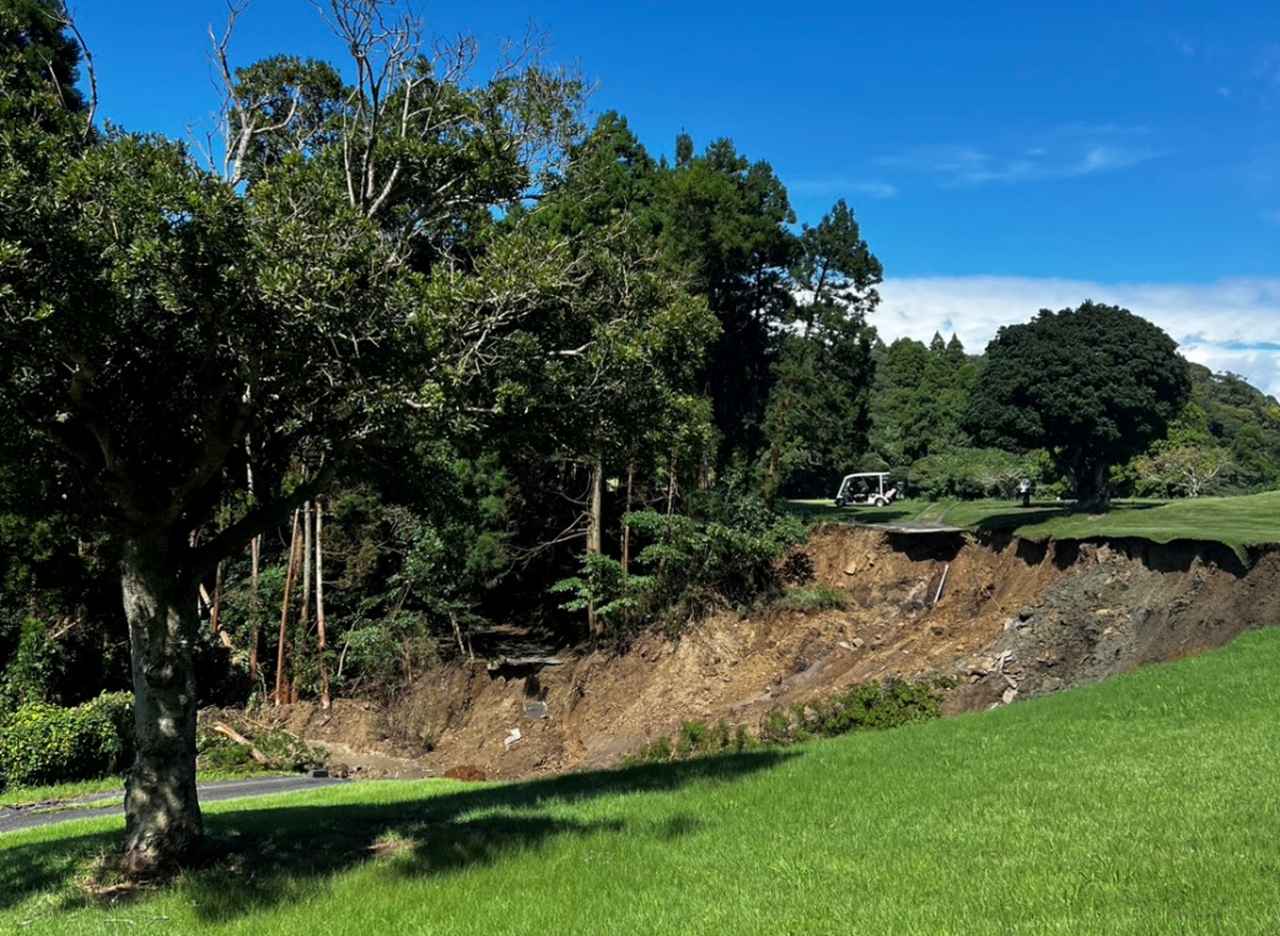 画像: 台風25号の影響で土砂崩れの被害を受けた一の宮CC。営業は通常通り行っているという