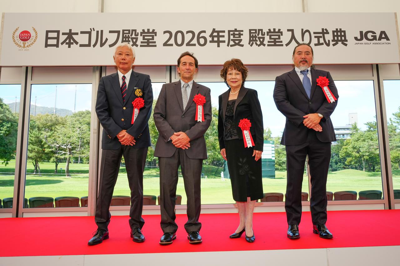 画像: (左から順に)アーサー・ヘスケス・グルーム氏のひ孫・宮﨑陽央氏、新井領一郎氏のひ孫・新井ティモシー氏、大谷光明氏の孫・岩倉規子氏、尾崎将司氏の長男・智春氏(写真/岡沢裕行)
