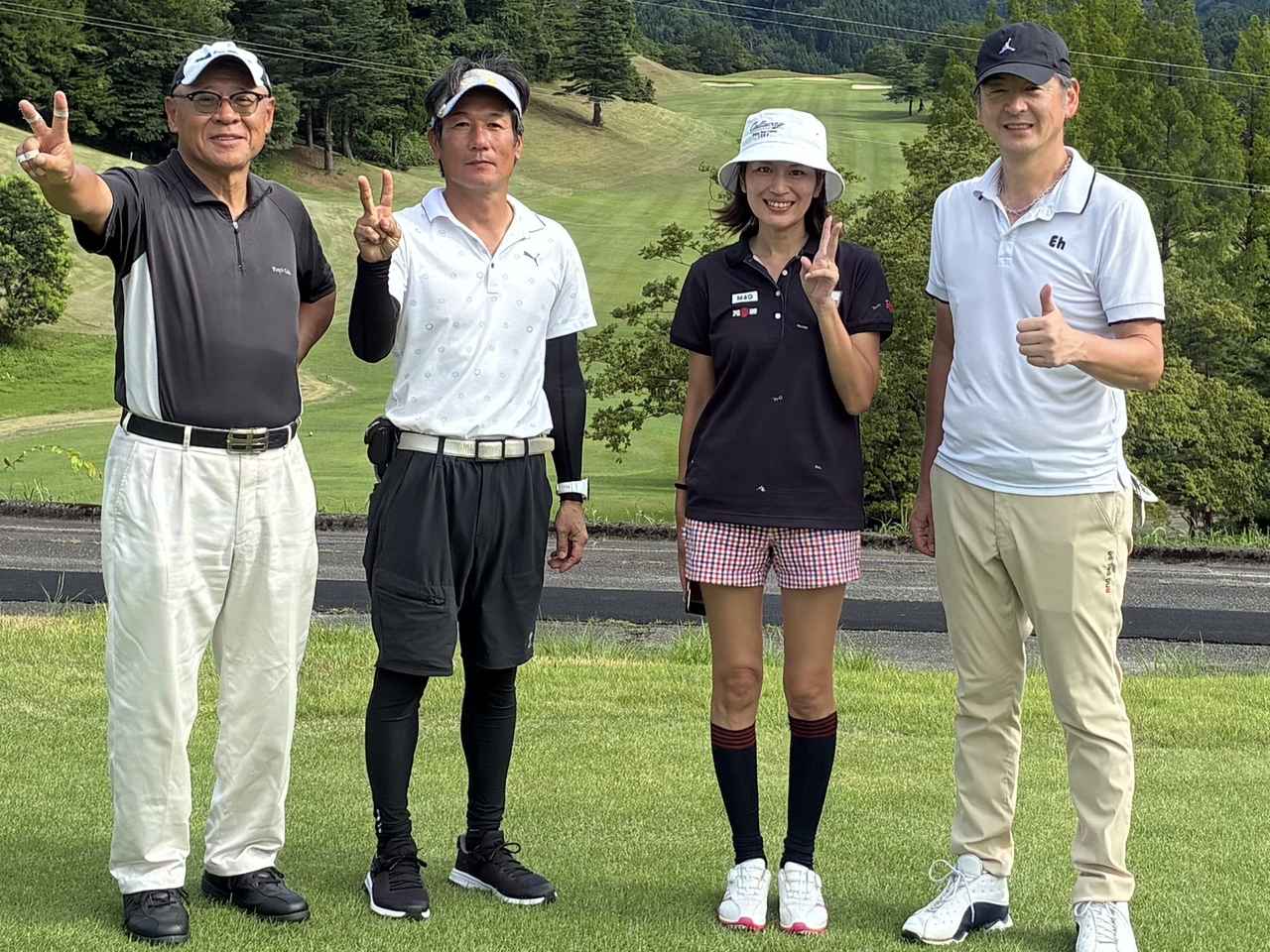 画像: 富山カントリークラブの同伴者のみなさんと。左からはむいち、加藤さん、長野さん、大割さん