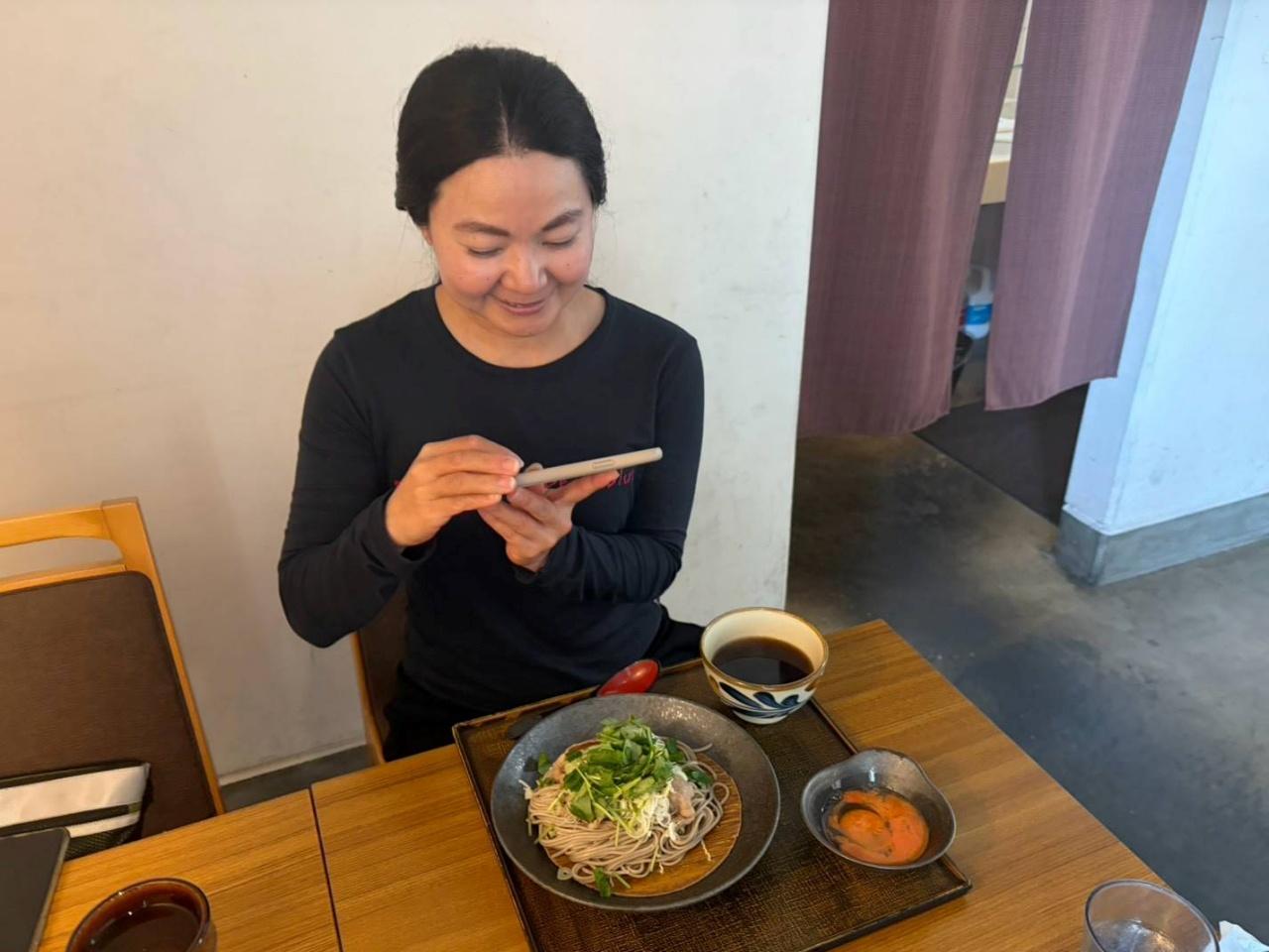 画像: 沖縄に戻ったら必ず行く日本蕎麦のお店で。「今回も美味しかったです~♪ 韓国での次の試合、頑張ります!!」