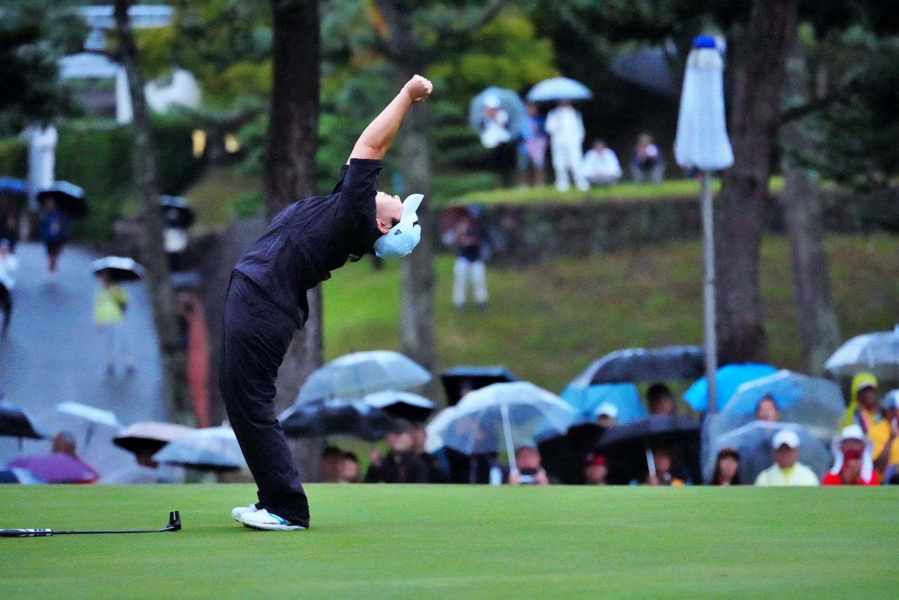 画像: 日本女子オープンで節目の30勝を挙げ歓喜の姿を見せた申ジエ（撮影／岡沢裕行）