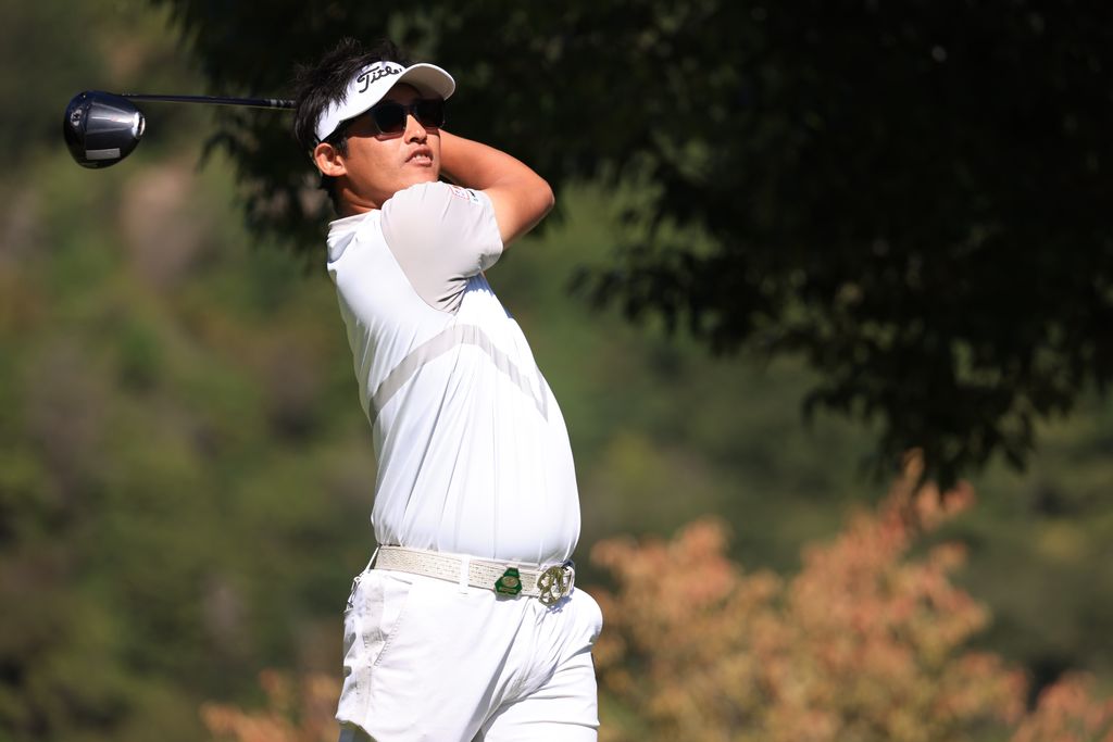 画像: 中島邦宏が首位に浮上(写真提供:JGTO)