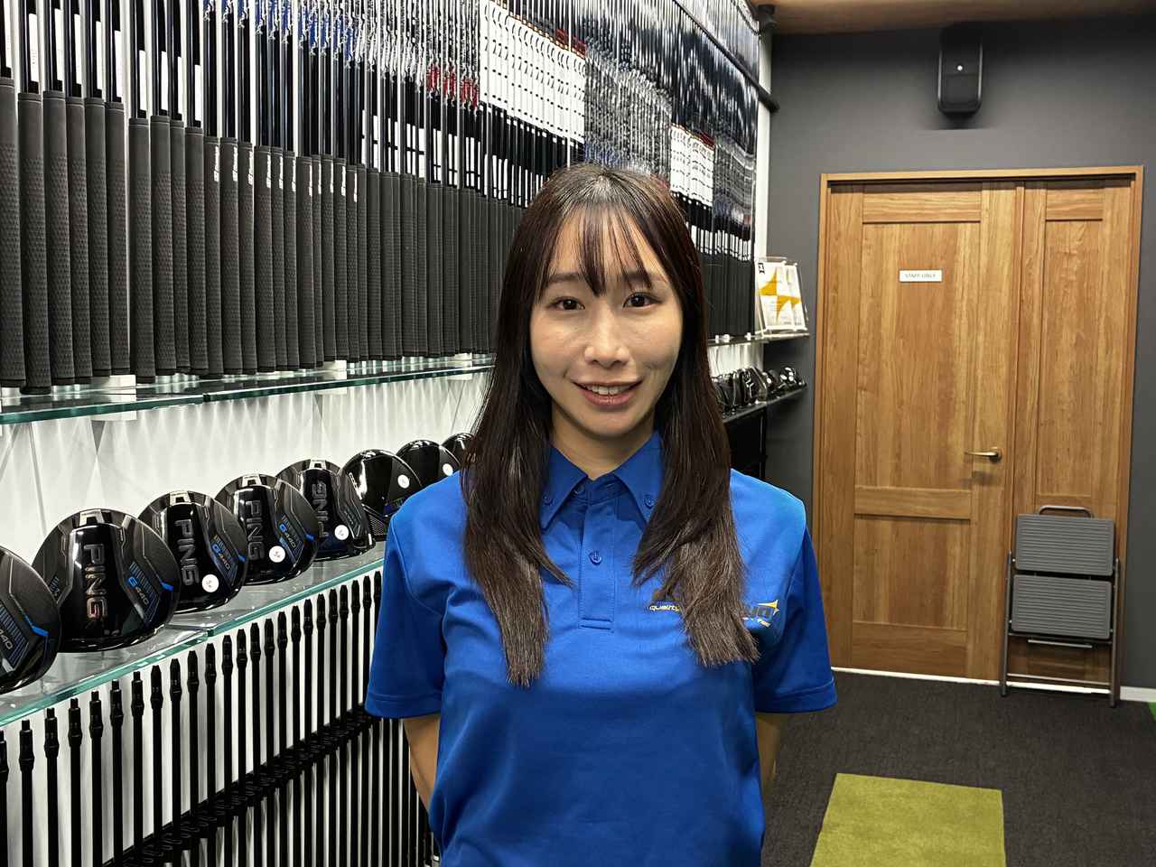 画像: フィッターの橋添恵さん。YouTube上で「いつもUST Mamiya チャンネルご視聴『アッタス!』」と元気いっぱいの姿を見せてくれる。ロジカルなフィッティングで最適シャフトへと導く
