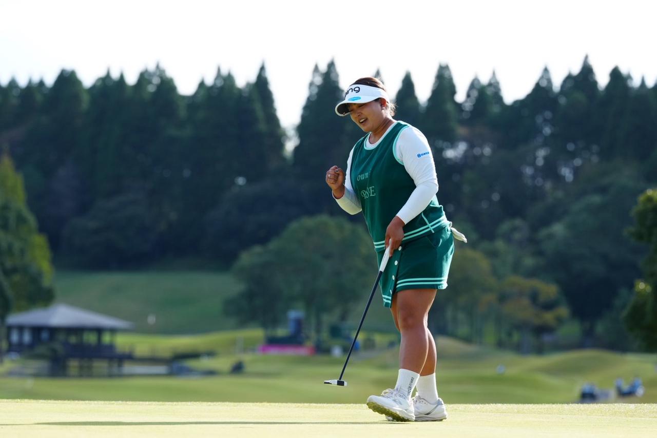 画像: キーポイントとしていた13番をパー、14番をバーディとし、15番で連続バーディを沈めて優勝に大きく近づいた