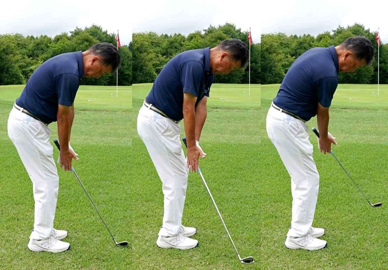 画像: 右手首の角度をキープしてフェースの向きをキープする。両手のひらでグリップを挟んで振ると右手首の角度をキープして振る感覚がわかる
