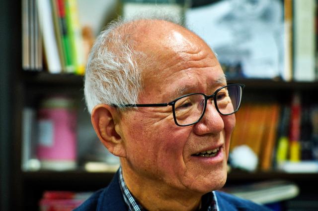 画像: (掲載当時)1939年東京生まれの76歳。漫画家。41年に旧満州・奉天に渡り、終戦の翌年引揚。1950年、友人の作る漫画同人誌「漫画クラブ」に参加。56年、単行本作品でプロデビュー。61年『ちかいの魔球』で週刊少年マガジンにデビュー。主な作品に『あしたのジョー』『おれは鉄兵』、『あした天気になあれ』『のたり松太郎』など。文星芸術大学教授