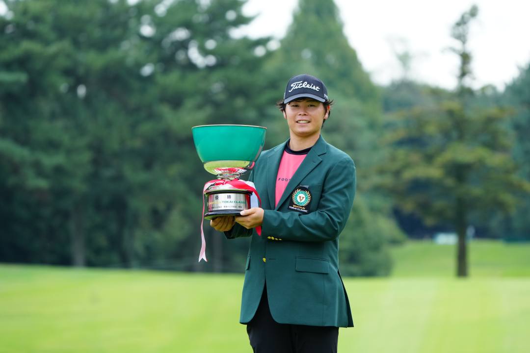 画像: 17アンダーでツアー初優勝を果たした下家(撮影/岡沢裕行)