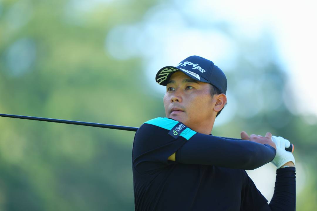 画像: ロングパットがさえ渡りノーボギーで2位タイにつけた池村寛世(撮影/姉崎正)