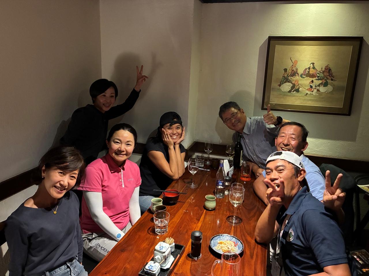 画像: インド在住の日本人の方々が今年も応援に来てくれた。「1年ぶりにお会いできて温かく迎えてくれるので本当にありがたいです!」