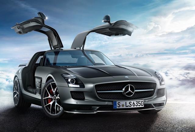 画像: 1950年代の名車300SLの正統を受け継ぐ証しが、このガルウイング。AMG GTは、残念ながら普通に横開きです。