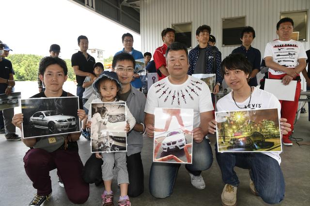 画像: 事前に募集した愛車の写真のコンテストでは、マイカーへの愛着を強く感じさせる作品が多数集まり、審査員役を務めたプロカメラマンも悩みながら選考していました。
