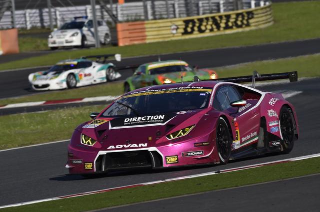 画像: 2016年シーズンは、4台が参戦中。5月末現在での最上位は、第2戦富士スピードウェイでの8位(87号車)と、まだまだこれからに期待…という感じです。ちなみに写真の63号車の戦績も奮いませんが、パープルメタがとても似合うもので…採用!(撮影:井上雅行/モーターマガジン社)