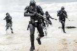 画像: 【ローグ・ワン/スターウォーズ・ストーリートリビア】
今回初登場、デス・トルーパーの身長は?